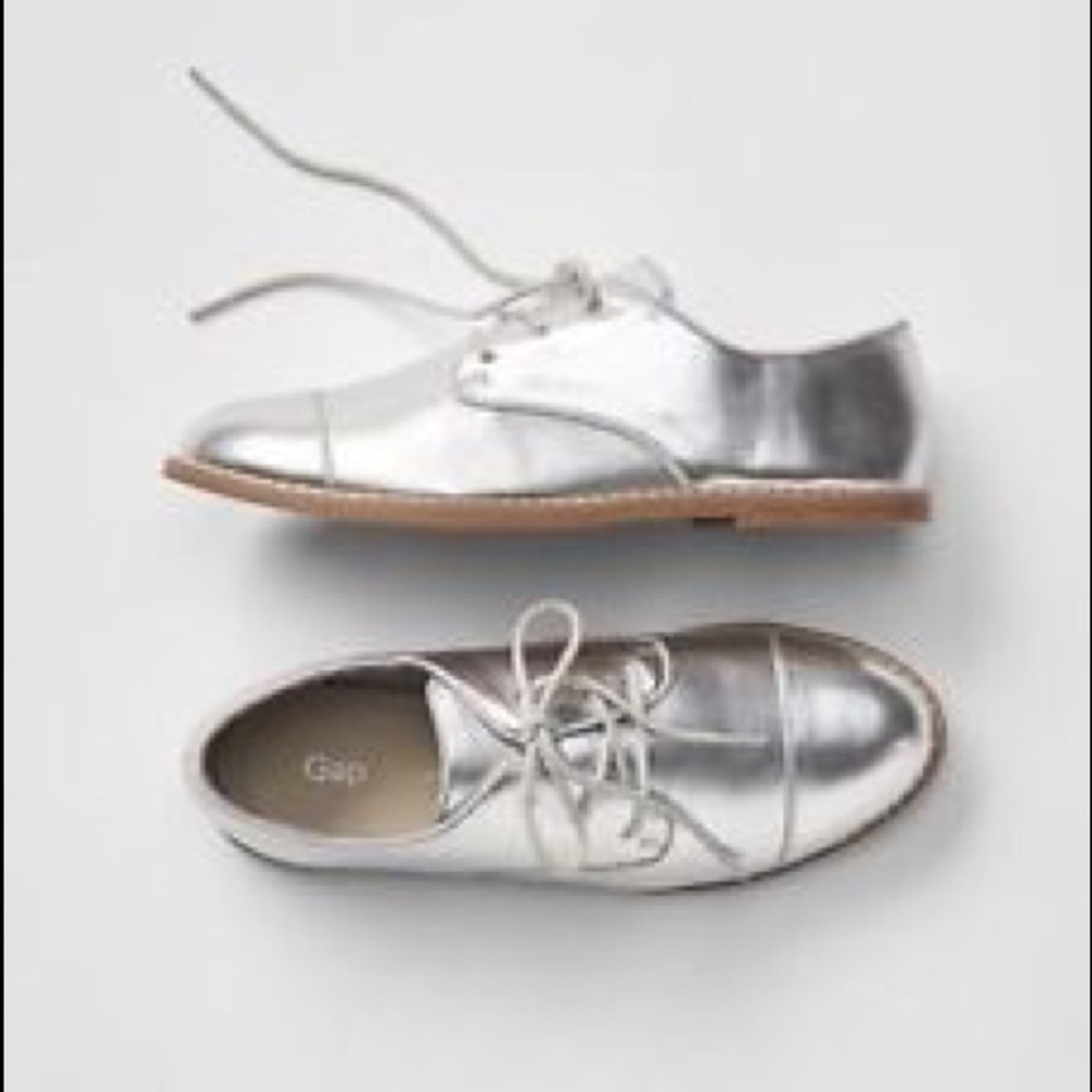 Gap Kids Silver Metallic Loafers Sz 6 (NEW)